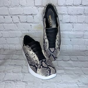 NWOT Sesto Meucci Cupid Sneaker Gray Black Snake Print Rhinestone Size 8